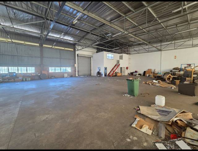 700M² WAREHOUSE TO LET IN NEW GERMANY